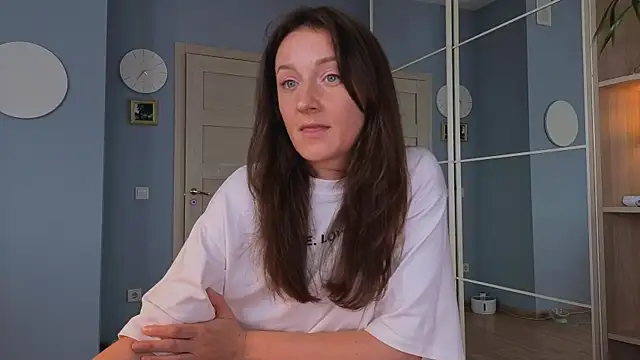XXX chat uživo modela GoldenCrystall