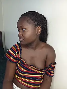 Chat +18 de little_creamy ao vivo