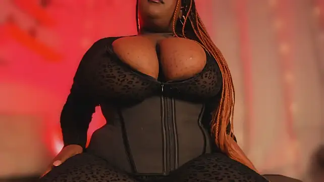 Chat +18 de Ayanaa_Ebony_ ao vivo