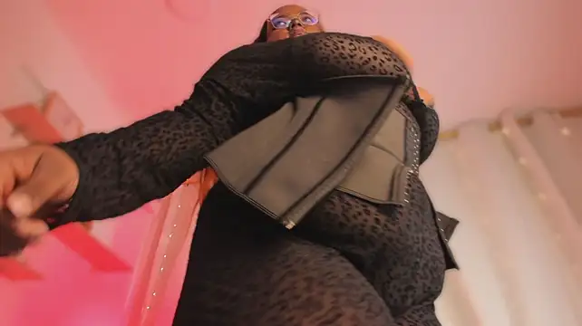 הופעת וובקאם של Ayanaa_Ebony_