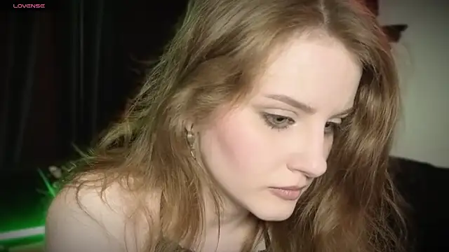 Show modela EllieMori_ na web-kameri