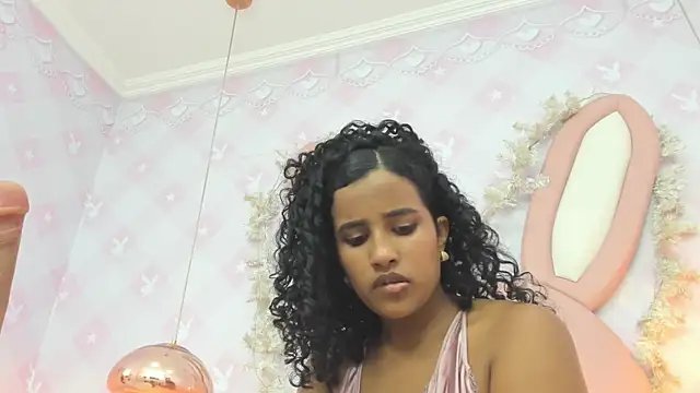 แชท XXX สดของ Horny_Curls