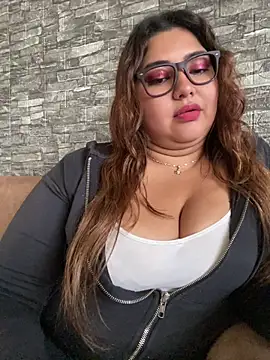 Chat XXX en directo de CurvyLolaX