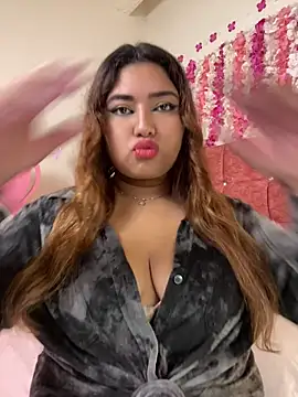 CurvyLolaX 现场XXX聊天