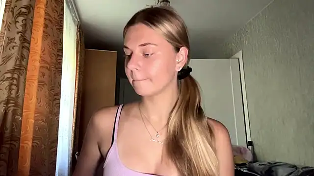 HoneysPiee's Live XXX Chat
