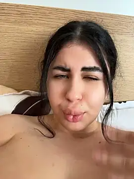 צ'אט XXX בשידור חי של DaianaKimberly