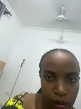 FreakyTrixie111 Adlı Modelin Canlı XXX Sohbeti
