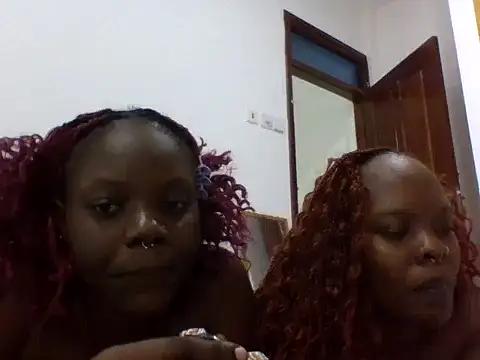 Show modela sexybaddies20 na web-kameri