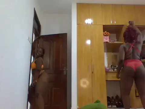 Pokazy przed kamerką – sexybaddies20