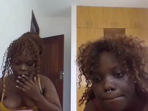 sexybaddies20's Webcam Show