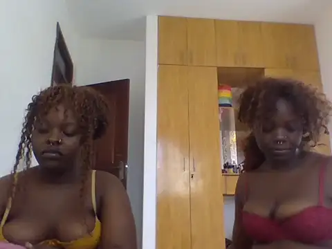 sexybaddies20's Webcam Show
