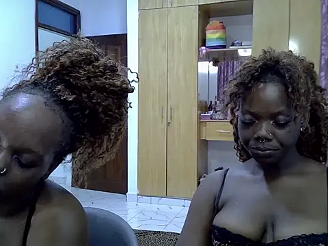 sexybaddies20 Webcam show