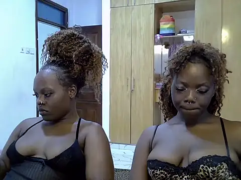 Show modela sexybaddies20 na web-kameri