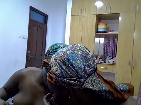 Show modela sexybaddies20 na web-kameri