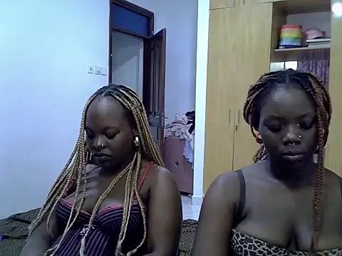 הופעת וובקאם של sexybaddies20