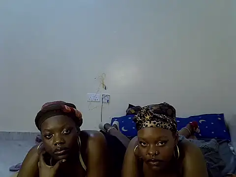 sexybaddies20 Webcam Show
