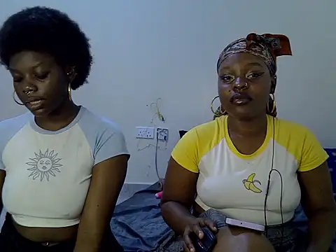 sexybaddies20's Webcam Show