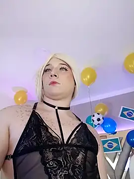 Tiffany_Valentiine: διαδικτυακό σόου στην κάμερα