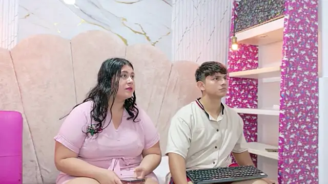 ParejaCurvy20's Webcam Show