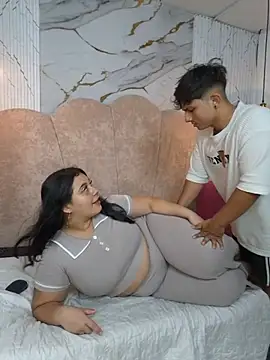 ParejaCurvy20 Show Webcam