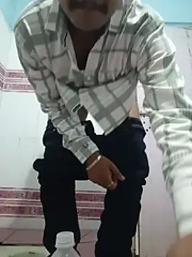 הופעת וובקאם של yourbabyboy143