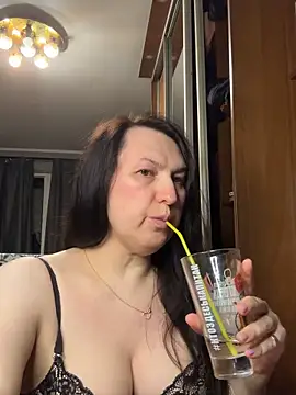 EvaBeautyXxX: διαδικτυακό σόου στην κάμερα
