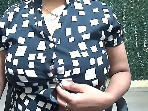 Ruhi_Hotty Pertunjukan Webcam
