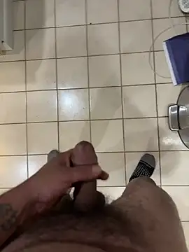 bigdick20101: διαδικτυακό σόου στην κάμερα