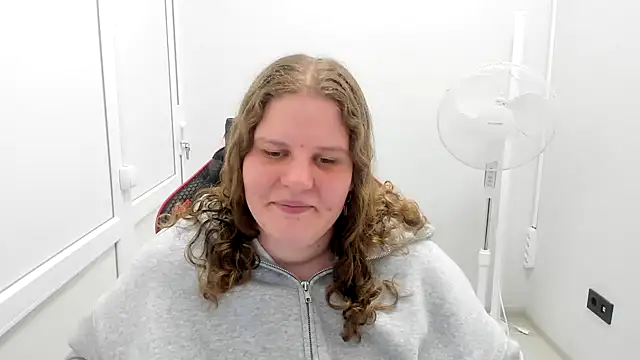 Pokazy przed kamerką – Bella_shyy_