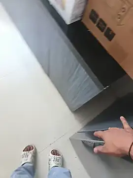 INVISIBL11 Pertunjukan Webcam