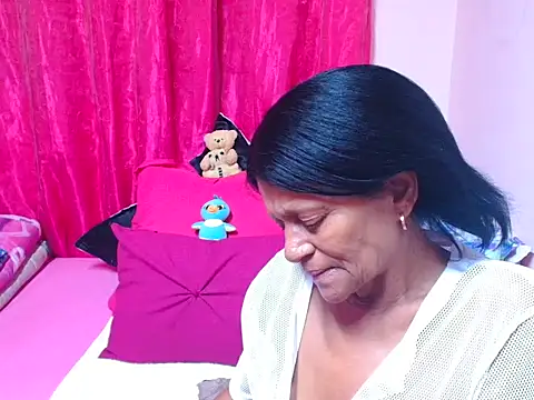 sluttyrox Show in webcam