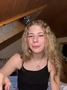MilaRoseee élő XXX-chatje
