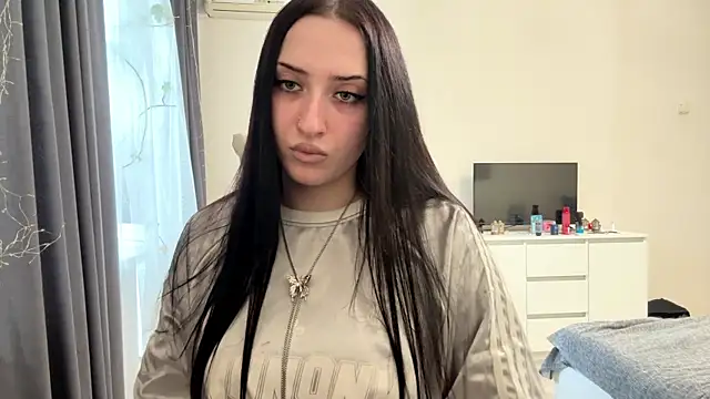 Chatroom XXX en direct de KiraJaydes
