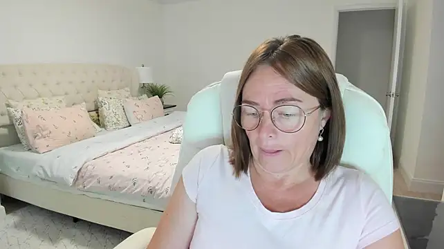 Vika73's Live Sex Cam Show