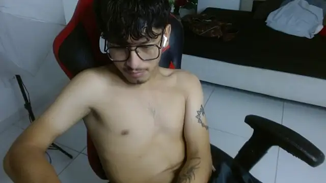 blackfox_desire: διαδικτυακό σόου στην κάμερα