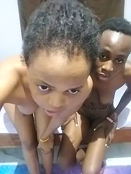Show modela Caramel_CumDrops007 na web-kameri