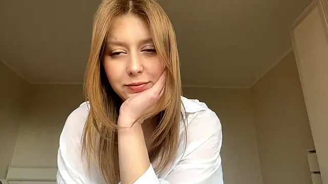 XXX chat uživo modela HeyItsAgata
