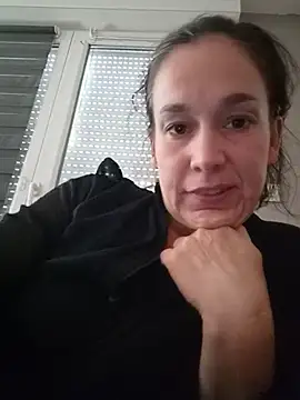 Chat +18 de adelinegirly ao vivo