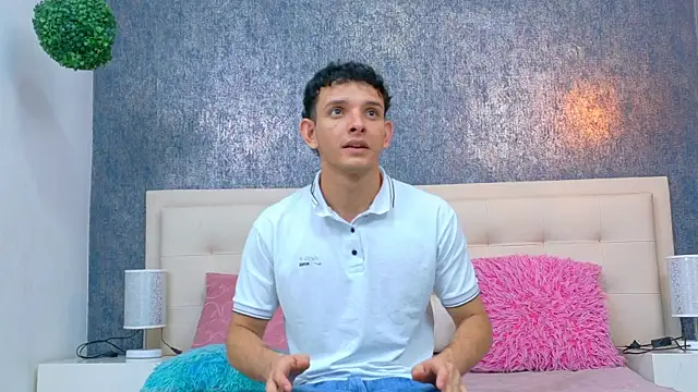 keen_black_: διαδικτυακό σόου στην κάμερα