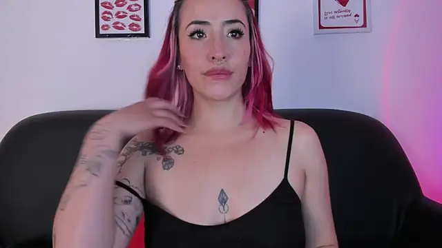 Sweet_Fireee Adlı Modelin Canlı XXX Sohbeti