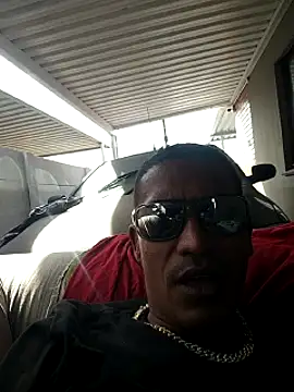 famousjuicycock 在線直播表演