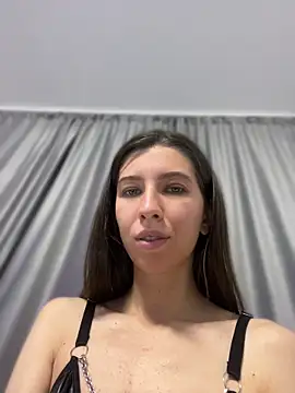 LunaWillsX's Live Chat Room