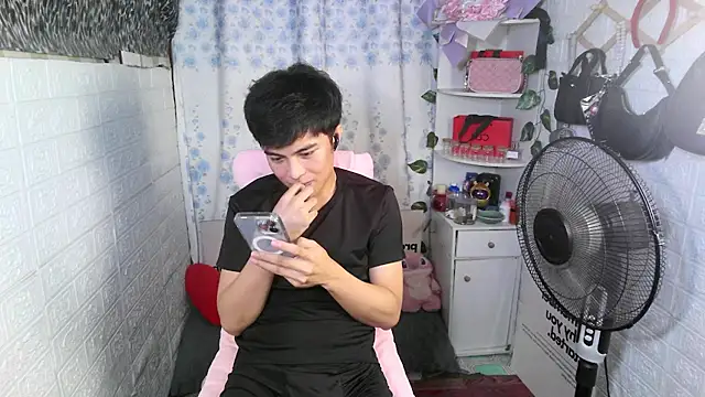 _peachyboyyy Webcam Show