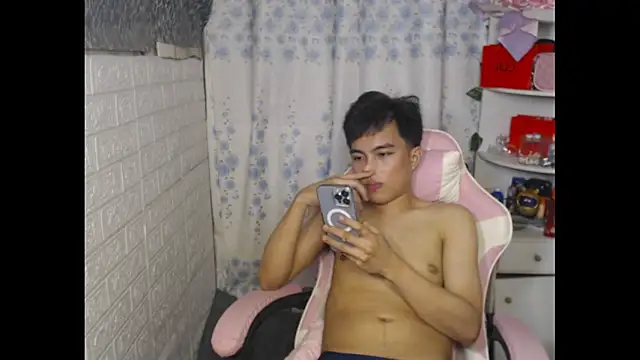 _peachyboyyy Pertunjukan Webcam