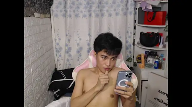 _peachyboyyy Pertunjukan Webcam
