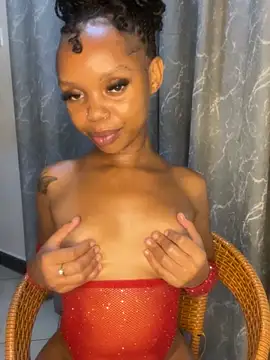 sexyie_caramel's Webcam Show