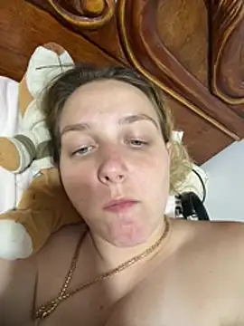 Loulou_fck Show in webcam
