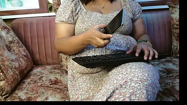 Flirty_mommy webkamerás műsora