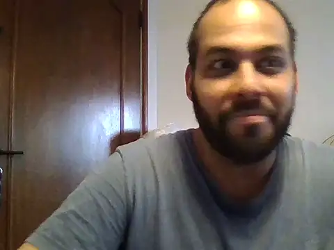 Carlos02145 Show in webcam