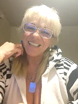 Chat +18 de Anna_Coolidge ao vivo